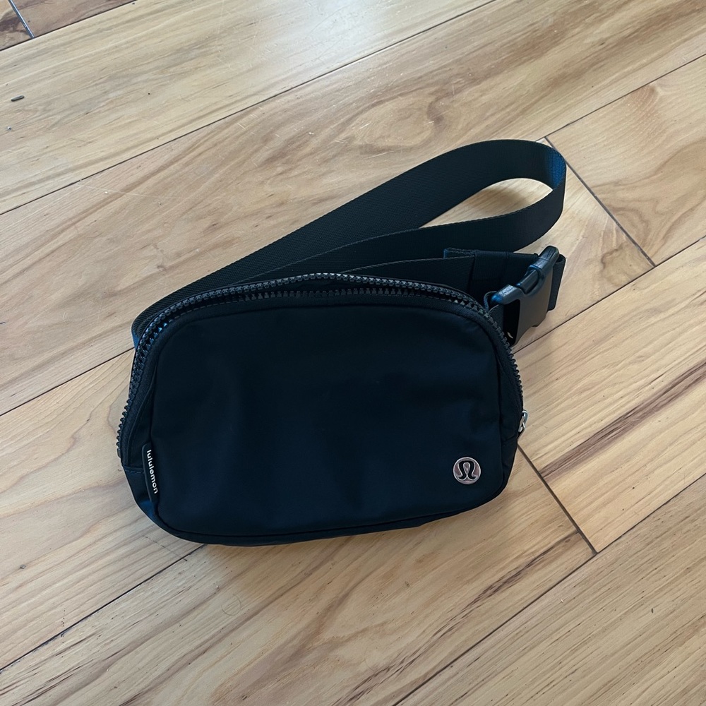 Lululemon Everywhere Belt Bag 1L